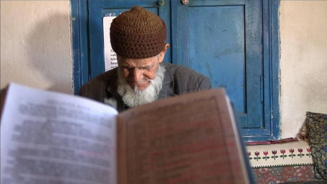 Konyalı Mehmet amca 16 bin 425 gündür yaşadıklarını satır satır yazıyor 8